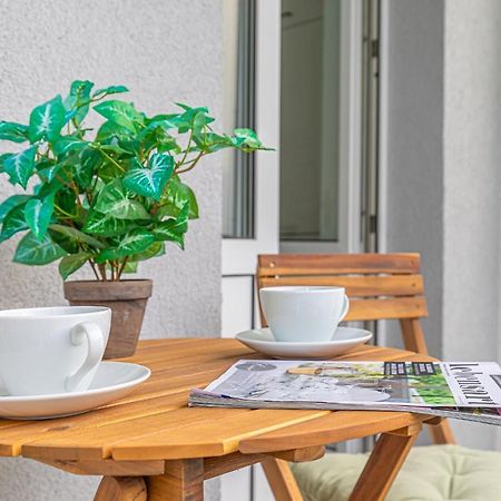Fewo1846 - Kommood - Zentral Gelegenes Studio-Apartment Mit Balkon Im Hochparterre Flensburg Kültér fotó